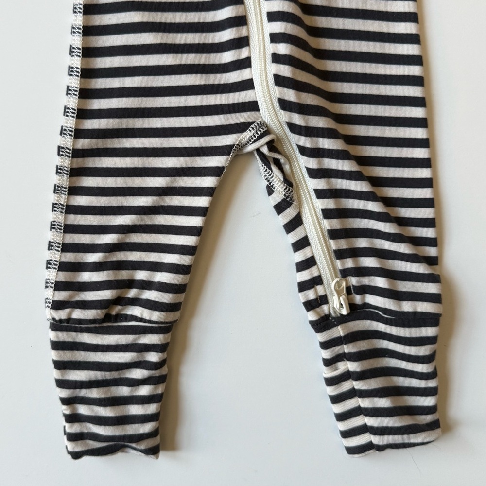 Hanna Andersson Newborn Unisex 2-Way Zip Sleepers in HannaSoft - Bundle of 3 - Picture 4 of 16